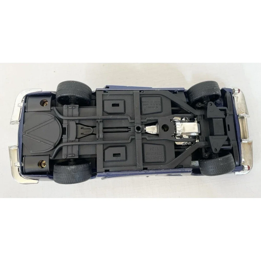 1963 Blue CORVETTE STINGRAY Split Window Diecast Car Model 1:24 Metal Revell